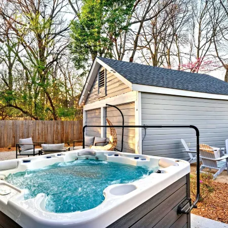 5BR Hot tub Pool Table Mins to Beale