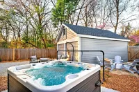 5BR Hot tub Pool Table Mins to Beale - Homestays