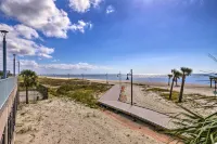Spacious Biloxi Getaway w/ Pools & Beach Access! - balcón