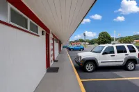 Hometown Inn Staunton VA near Hwy 11 - Parking