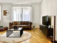 Spacious Design Retreat for Groups & Families - Homestays