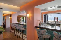 Ocean Key Resort & Spa, a Noble House Resort - bar