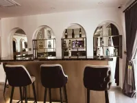 Dorana Art Hotel - parking