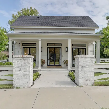Walkable Rose District Retreat! 15 Mi to Tulsa