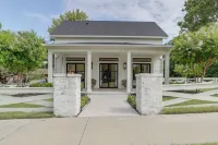 Walkable Rose District Retreat! 15 Mi to Tulsa - Homestays