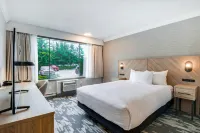 Sandman Hotel & Suites Kelowna - balcony