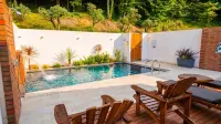 Melekona House - Pools