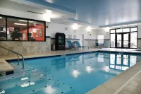 TownePlace Suites Lawrence Downtown - مسبح