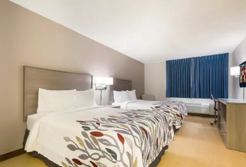Red Roof Inn Lawrenceburg - Motels