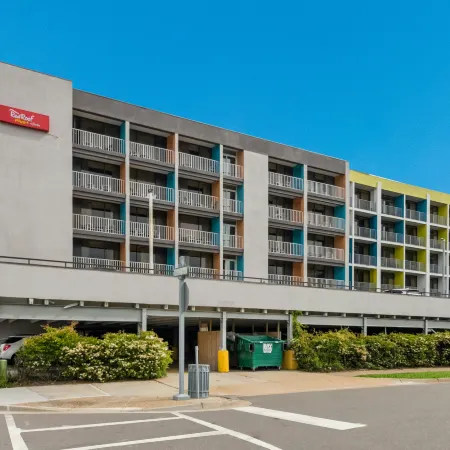 Red Roof Plus+ & Suites Virginia Beach - Seaside