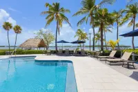 Coconut Palm Inn - Pools