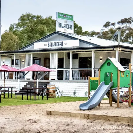 The Ballandean Pub & Motel
