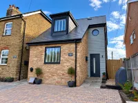 Luxury 5 Bed Detached Home, Countryside Views - Homestays
