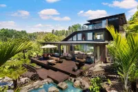 Exclusive Jacuzzi Suite - Ocean Views & Beach - 5-Star