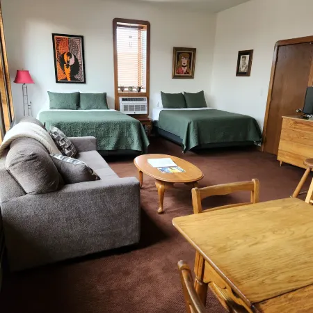 Froggy Bottoms River Suites Hotels in Northfield