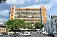 Garvey Park Hotel - Pools