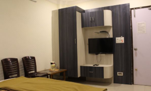 Hotel Prime Inn - Housity