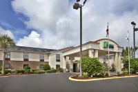 Holiday Inn Express Breaux Bridge/Henderson Hotels in Breaux Bridge