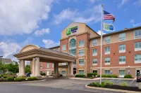 Holiday Inn Express & Suites Cincinnati - Mason Hotels in Landen