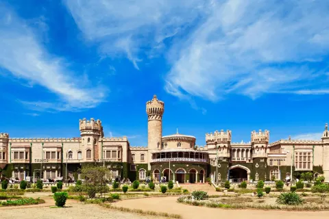 다바남 사로바르 포르티코 스위트