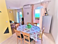 Holiday Apartment with a Balcony and Sea View, Just 300 Metres from the Beach - Bintang 3