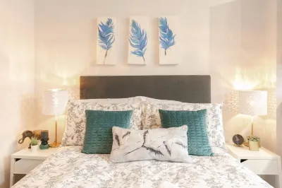 12 Helena Luxury Serviced Apartment Hotel a 