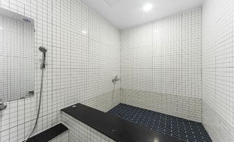4. 더뱀부호텔..
