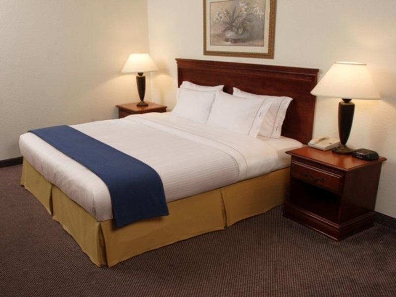 Holiday Inn Express & Suites Cambridge, an Ihg Hotel