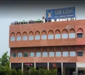 Hotel the Cove Hotels near पार्क 2 हुडा लैंड