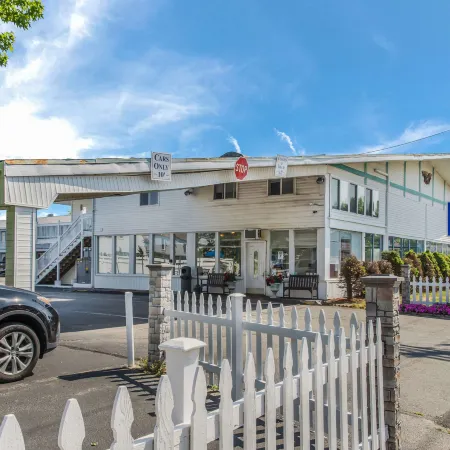 Americas Best Value Inn & Suites-Hyannis/Cape Cod