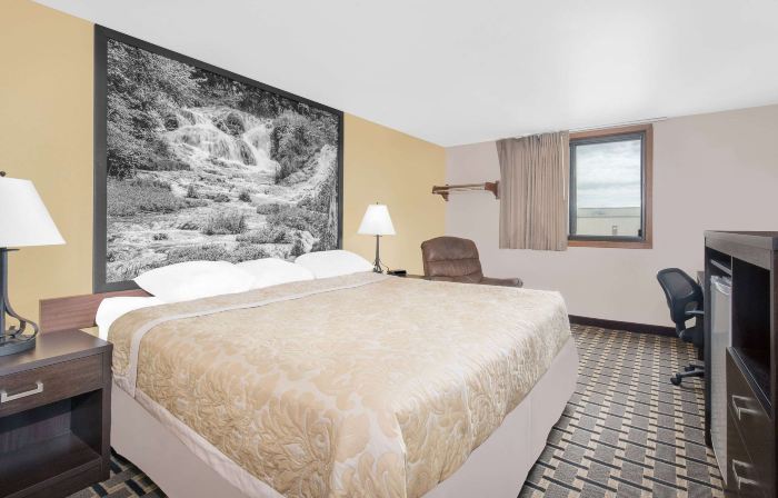 Super 8 by Wyndham Watertown