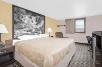 Super 8 by Wyndham Watertown - spa