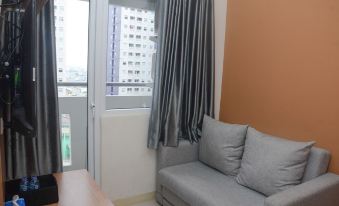 Cozy 2Br Apartment at Green Pramuka City Near Mall