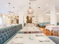 Mirachoro Carvoeiro Hotel dekat Pantai Vale Centeanes