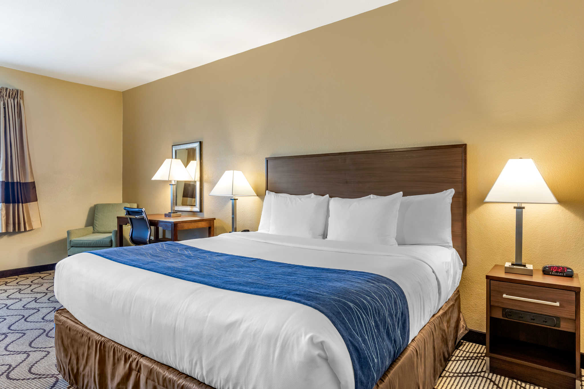 Comfort Inn & Suites Orange County John Wayne Airport