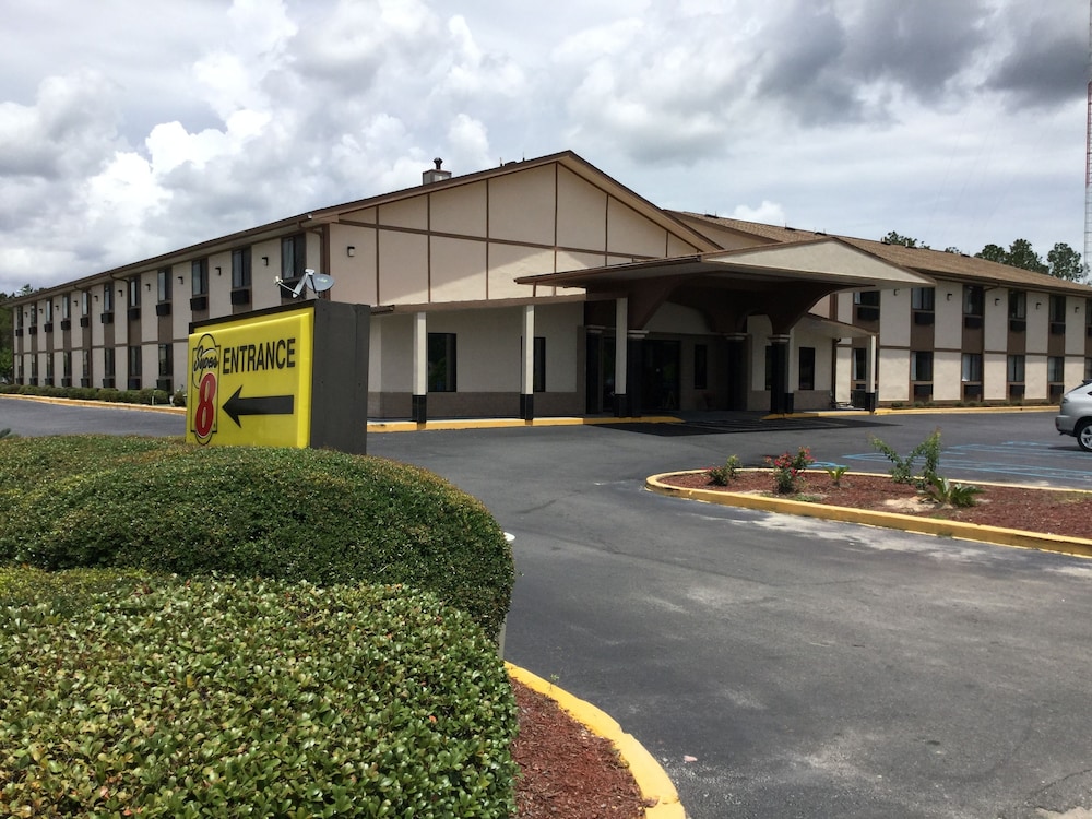 Super 8 by Wyndham Waycross GA