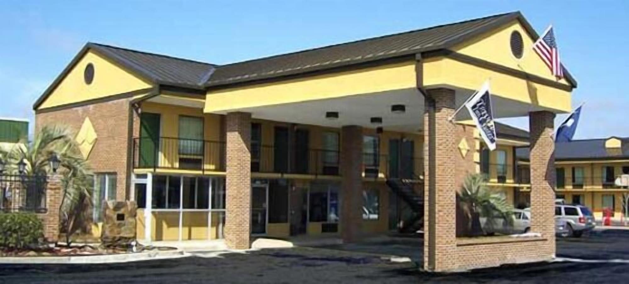 Travelers Inn & Suites