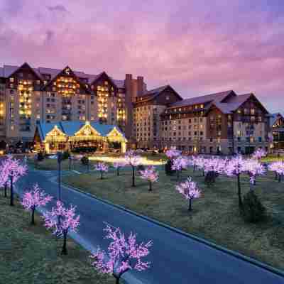 Gaylord Rockies Resort & Convention Center Hotel Exterior