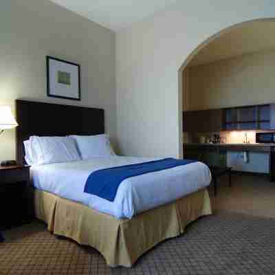 Holiday Inn Express & Suites Mankato East Rooms