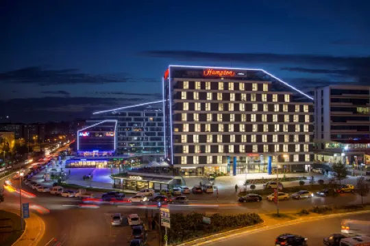 Hampton by Hilton Istanbul Kurtkoy Отели рядом с Аэропорт Сабиха Гёкчен