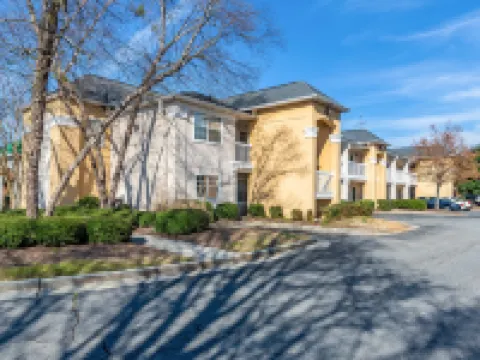 HomeTowne Studios by Red Roof Atlanta – Peachtree Corners ノークロスのホテル