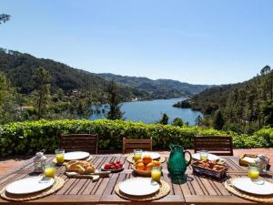 Gerês Mountain Lake Views