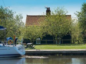 Navigation Cottage on the Historic Sea Lock Overlooking the Nature Reserve