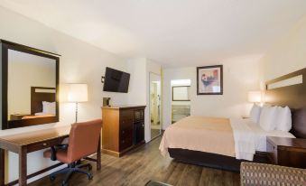 Quality Inn & Suites Conference Center Statesboro Historic District