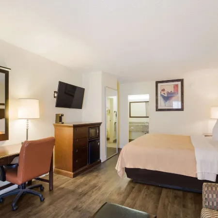 Quality Inn & Suites Conference Center Statesboro Historic District