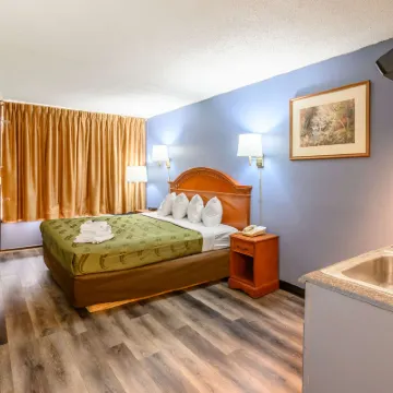 Quality Inn New Orleans I-10 East Hotels near Barrow Stadium