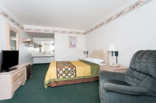 Super 8 by Wyndham Cottonwood - spa
