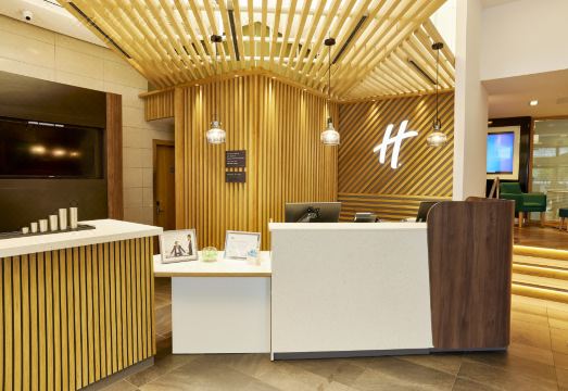 홀리데이 인 제스몬드