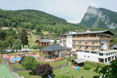 Chalet-Hôtel Neige et Roc, the Originals Relais