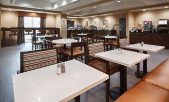 Best Western Plus Elmendorf Hotel